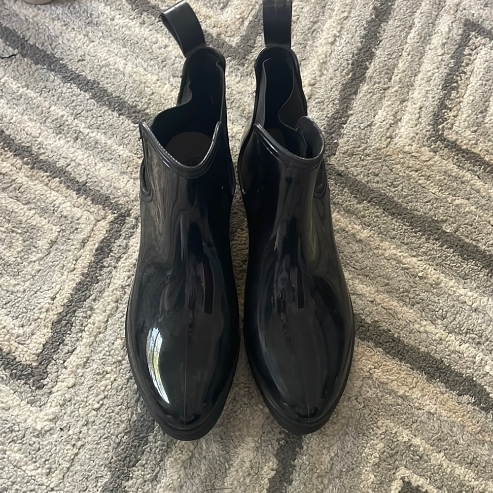 Casual black boots